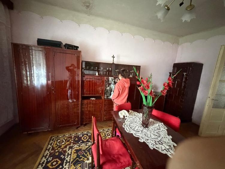 Casă individuală cu 3 camere cu Canalizare în Est
