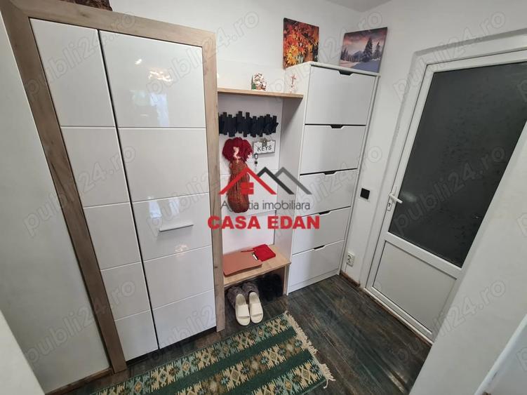 Casă cu 4 camere decomandat în Piața Centrală