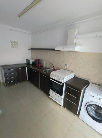Garsonieră decomandată în Luna