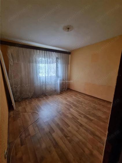 Apartament cu 3 camere decomandat în Libertății