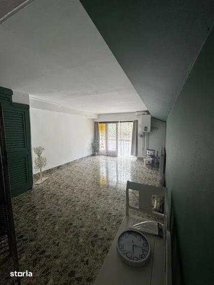 Spațiu comercial, de 85 mp, în Cornișa