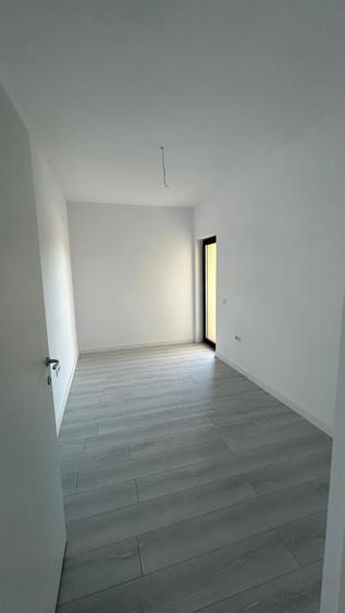 Apartament cu 3 camere semidecomandat în Găgeni