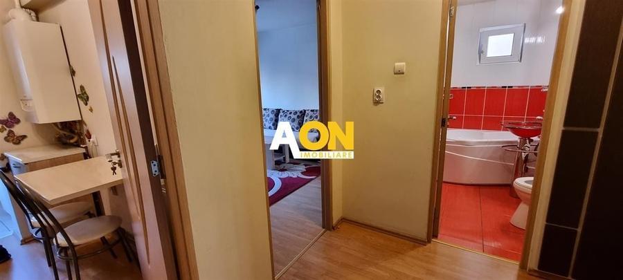 Garsonieră decomandată, mobilată în Cetate