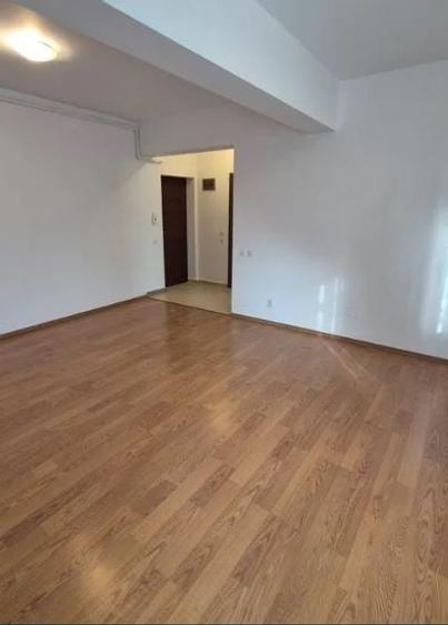 Apartament cu 2 camere semidecomandat în Eroii Revoluției