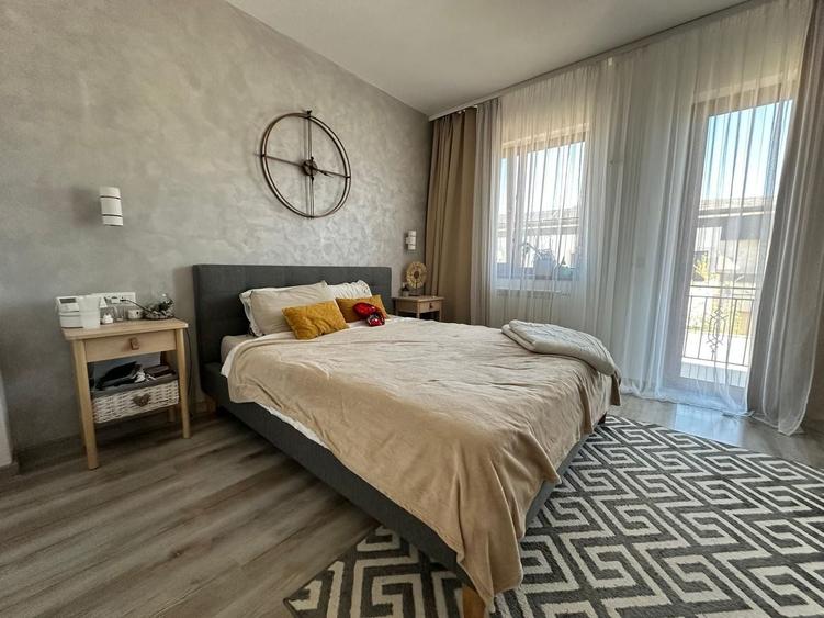 Duplex cu 4 camere cu Canalizare în Sud-Est