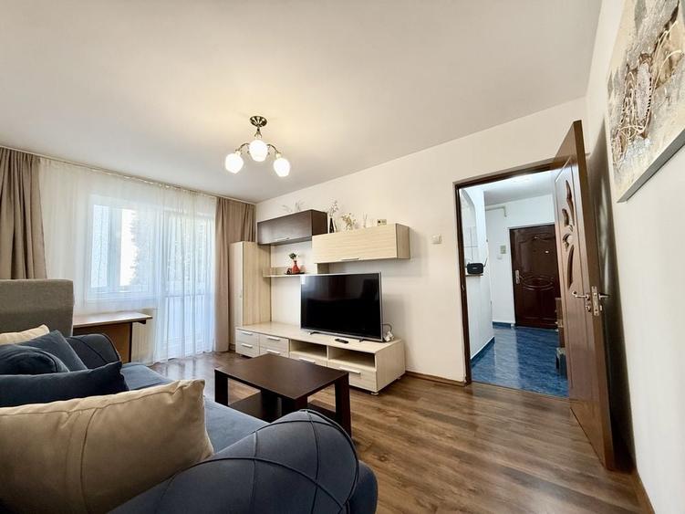 Apartament cu 3 camere decomandat în Astra