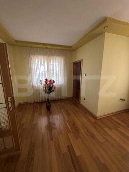 Casă individuală cu 11 camere cu Canalizare în Exterior Nord