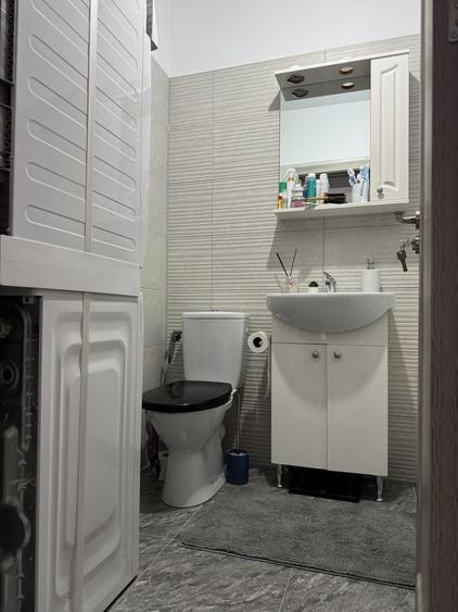 Apartament cu 2 camere decomandat în Roșu
