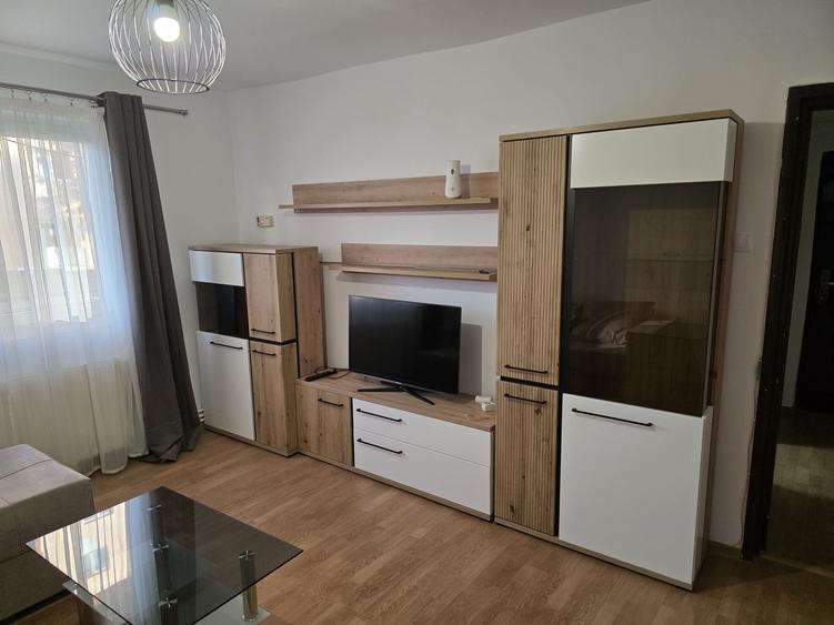 Apartament cu 3 camere semidecomandat în Mihai Viteazul