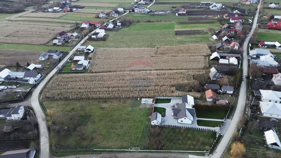 Casă cu 3 camere cu Teren 6100 Mp în Frătăuții Noi