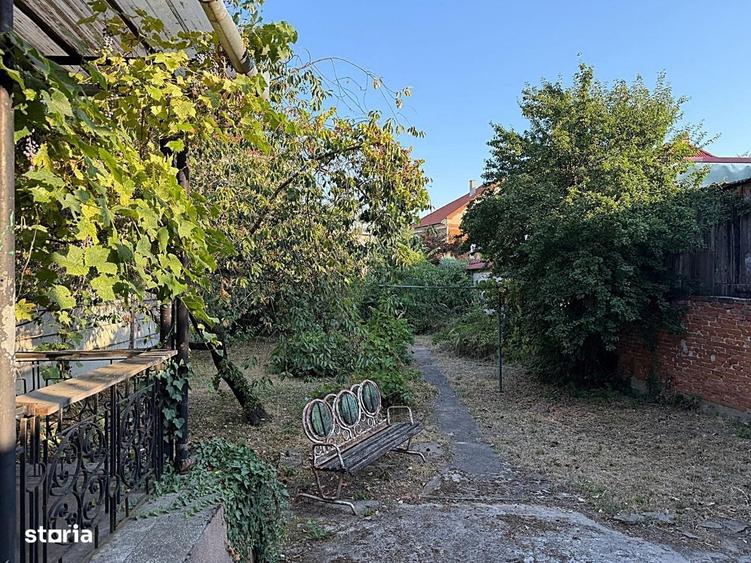 Casă cu 3 camere decomandat în Ultracentral