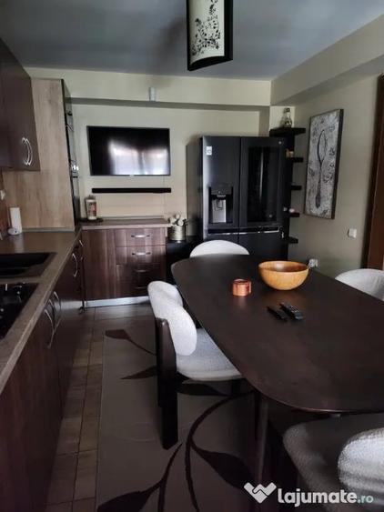 Casă cu 4 camere cu Teren 250 Mp în Domnești