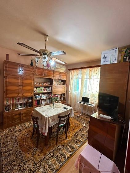 Apartament cu 3 camere decomandat, mobilat în Central