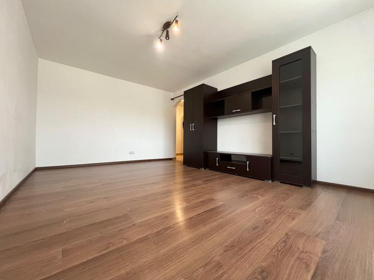 Apartament cu 3 camere decomandat, mobilat în Lunei