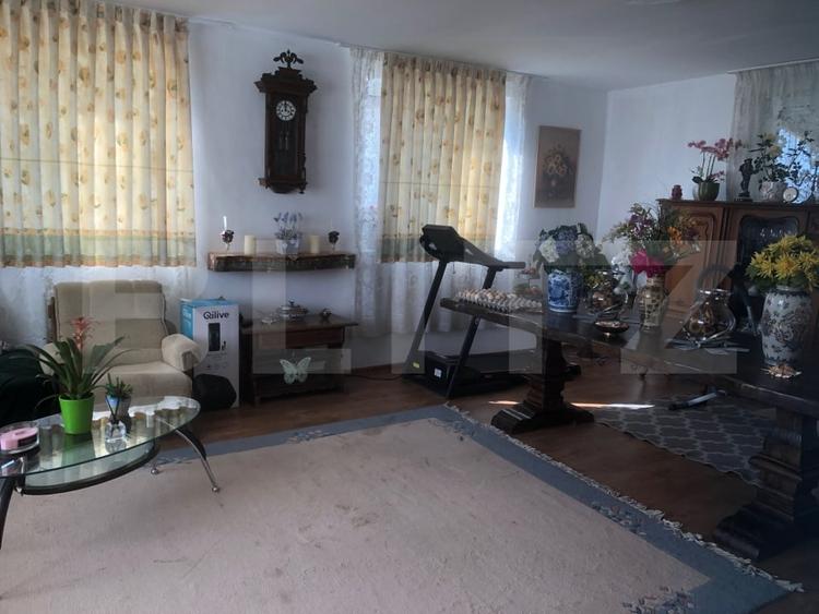 Casă individuală cu 5 camere cu Canalizare în Careiului