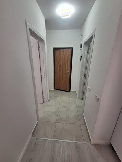 Garsonieră decomandată în Roșu