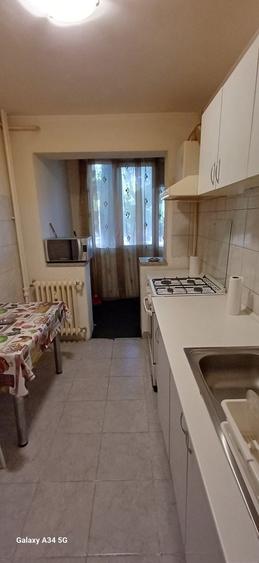 Apartament cu 2 camere semidecomandat în Berceni