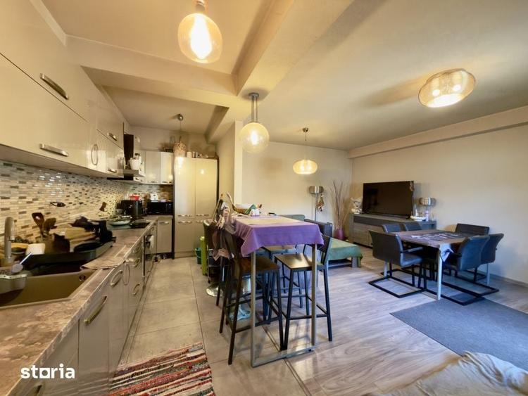 Casă cu 5 camere cu Teren 334 Mp în Plopilor