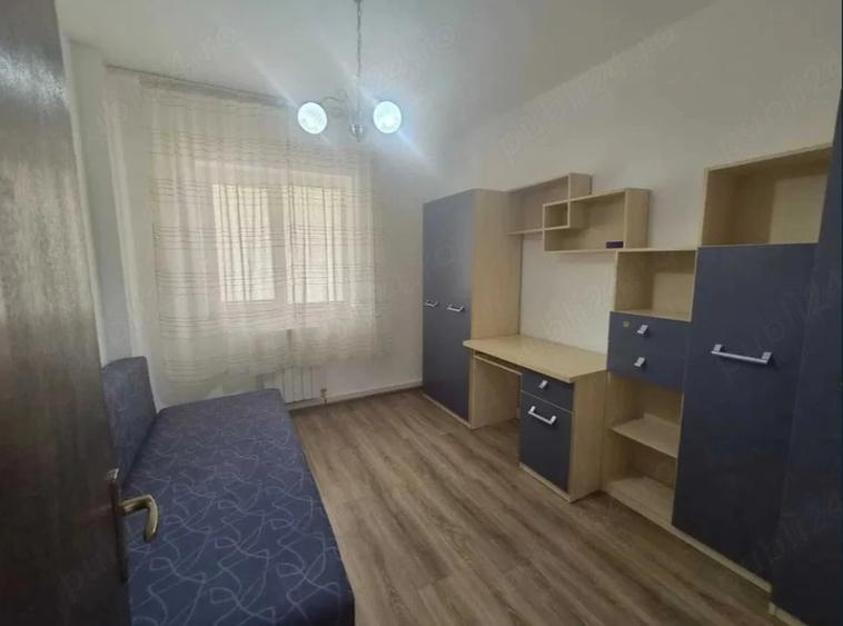 Apartament cu 3 camere semidecomandat în Tătărași