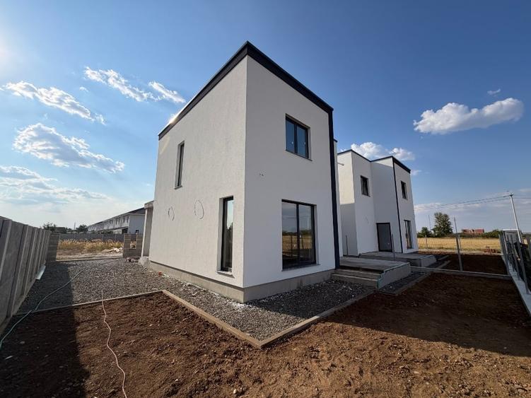 Apartament cu 3 camere decomandat în Giroc