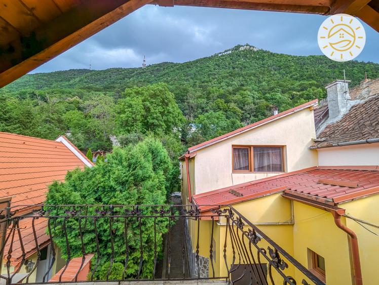 Casă cu 11 camere cu Teren 558 Mp în Centrul Istoric