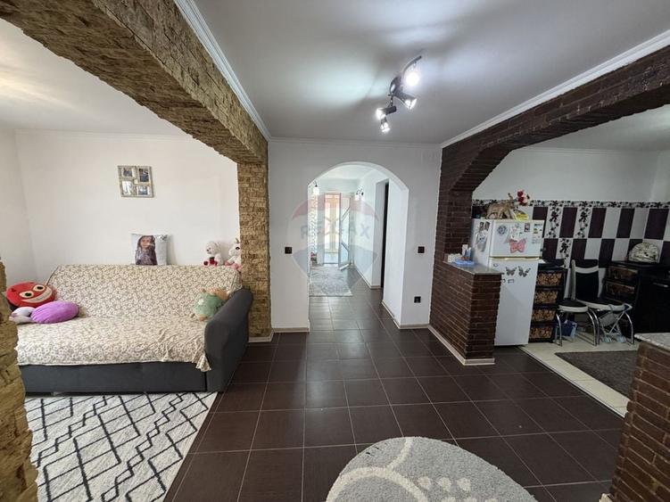 Casă individuală cu 3 camere cu Teren 443 Mp în Nord-Est