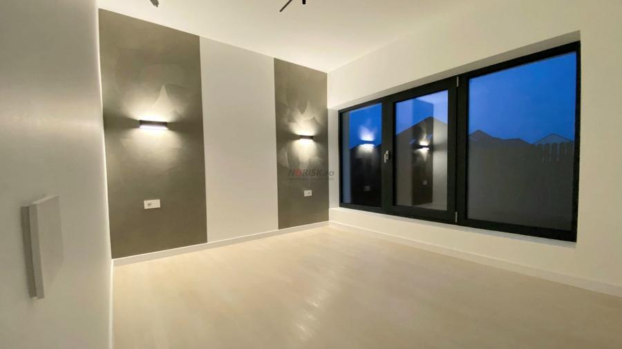 Casă individuală cu 6 camere cu Teren 370 Mp în Pipera