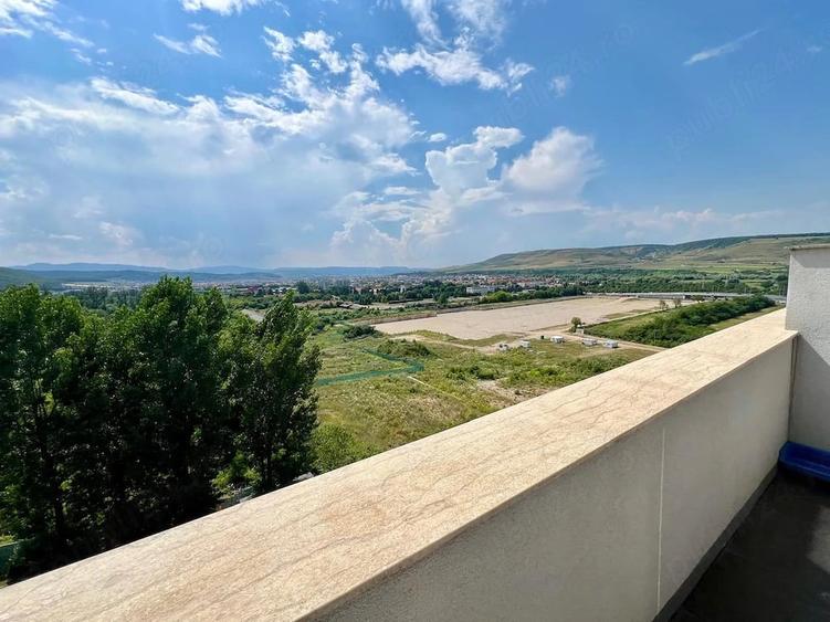 Apartament cu 3 camere decomandat în Florești