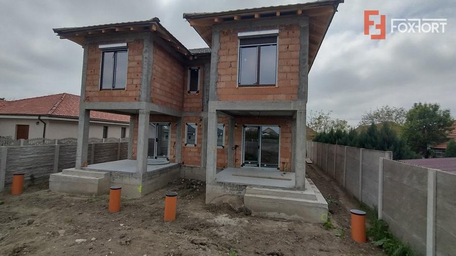 Duplex cu 4 camere cu Canalizare în Săcălaz