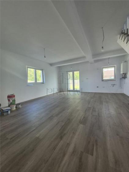 Casă cu 4 camere cu Teren 300 Mp în Moșnița Nouă