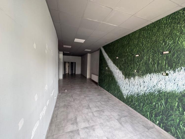 Spațiu comercial, de 65 mp, în Rovine
