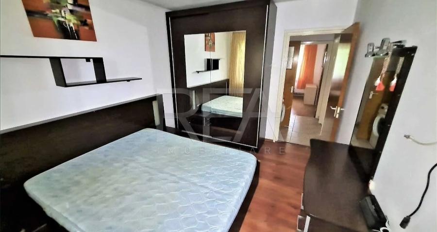 Apartament cu 3 camere semidecomandat, mobilat în Drumul Taberei
