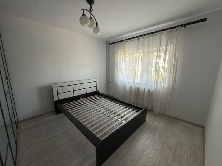 Apartament cu 3 camere semidecomandat, mobilat în Mărășești