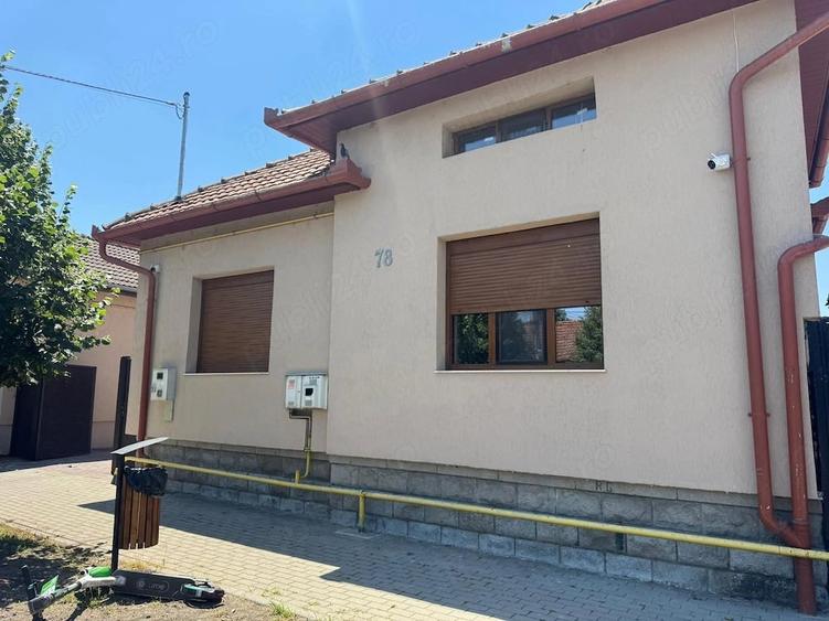Casă cu 6 camere cu Teren 1696 Mp în Exterior Vest