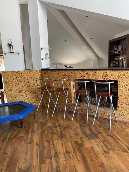 Casă individuală cu 6 camere cu Canalizare în Bd. Laminorului