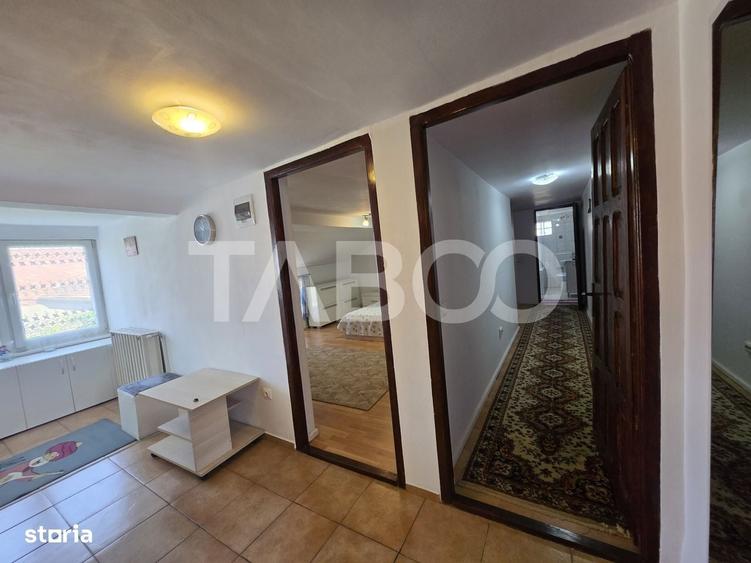 Apartament cu 2 camere decomandat în Lupeni