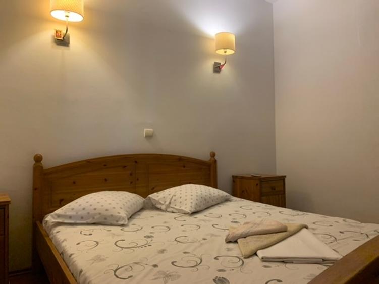 Casă cu 17 camere cu Teren 300 Mp în Central