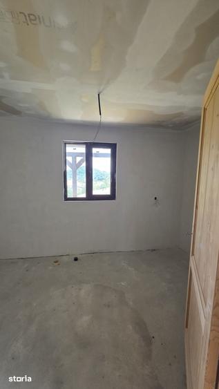 Casă cu 6 camere cu Teren 5600 Mp în Săcuieu