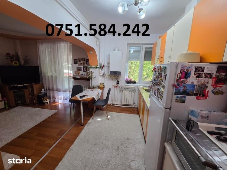 Apartament cu 2 camere decomandat în Piața Veche