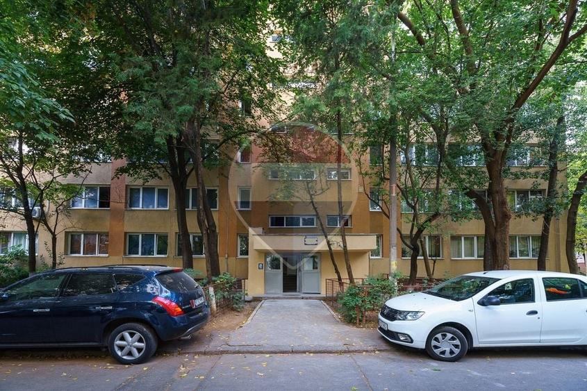 Apartament cu 3 camere semidecomandat, mobilat în Drumul Taberei