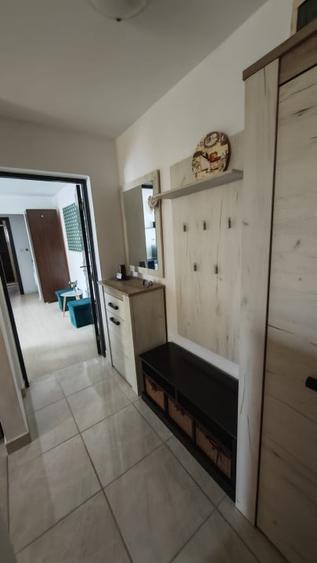 Apartament cu 2 camere semidecomandat, mobilat în Micălaca