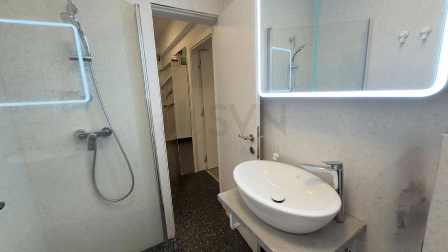 Apartament cu 3 camere semidecomandat, mobilat în Primăverii