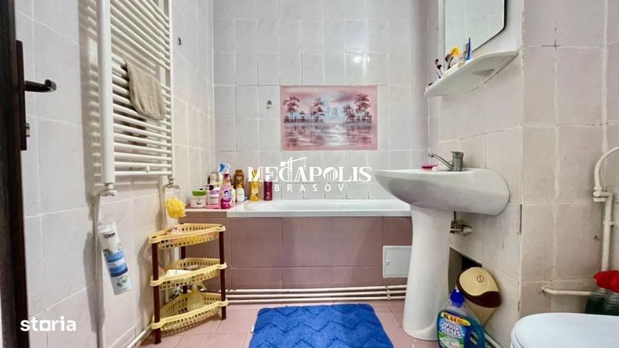 Apartament cu 3 camere decomandat în Răcădău