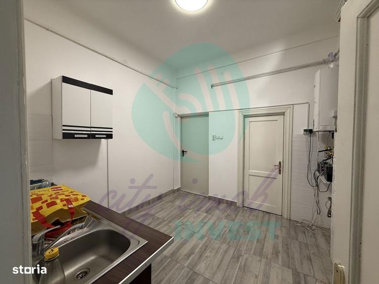 Apartament cu 3 camere semidecomandat în Romană