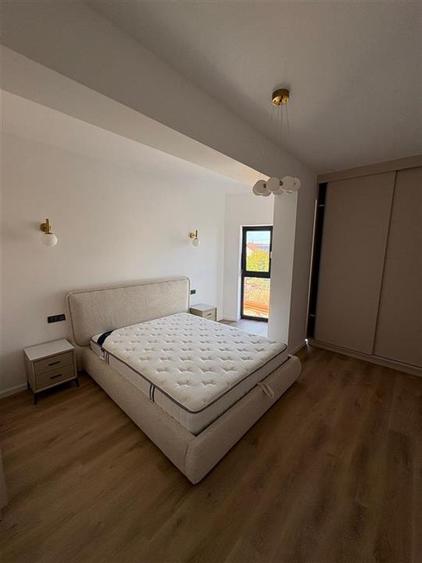 Apartament cu 2 camere decomandat, mobilat în Tractorul