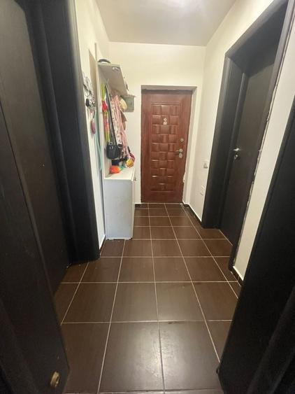 Apartament cu 2 camere decomandat în Roșu