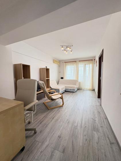 Apartament cu 3 camere semidecomandat, mobilat în Lujerului