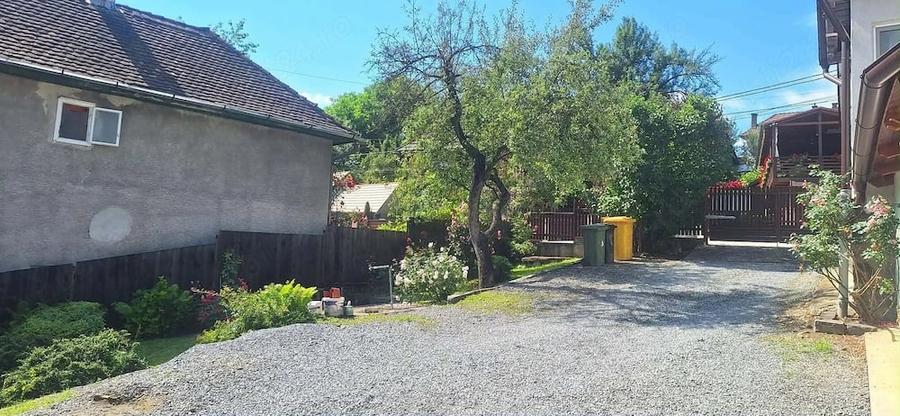 Casă cu 4 camere cu Teren 1021 Mp în Central