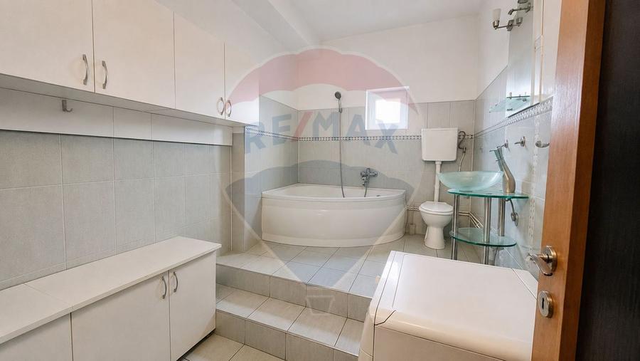 Apartament cu 3 camere decomandat în Rogerius