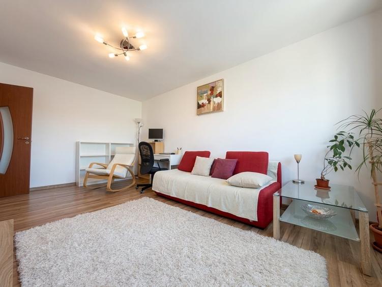Apartament cu 2 camere decomandat, mobilat în Aradului